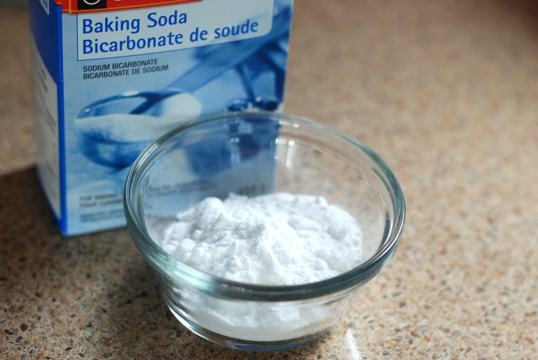 baking soda for cleaning drain and killing drain flies